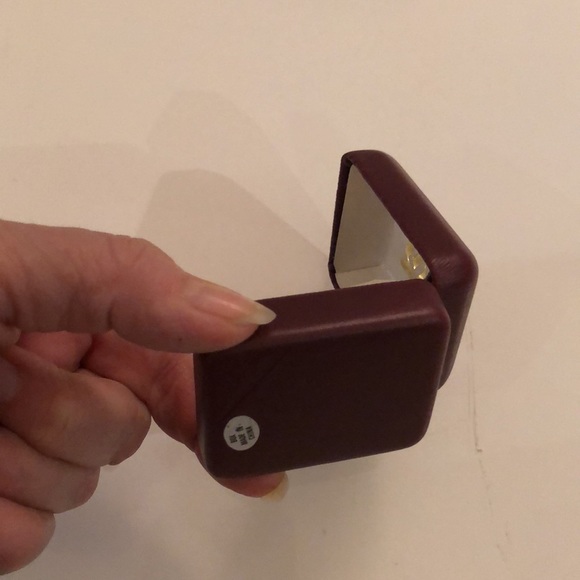 14kt gold stud earrings - Picture 7 of 7